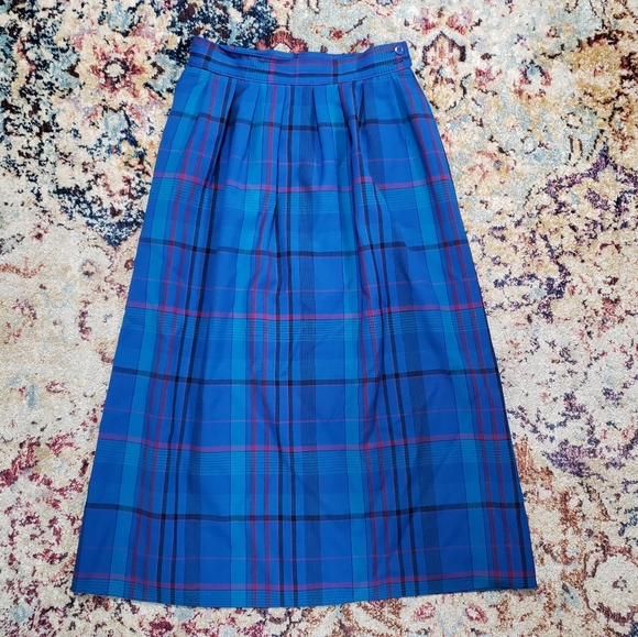 Vintage Dresses & Skirts - Sold - Pendleton Wool Skirt with Pockets